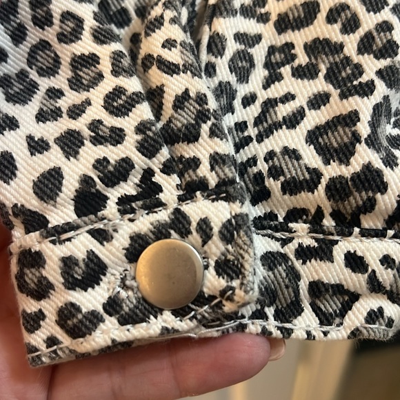 Shacket - Picture 6 of 7